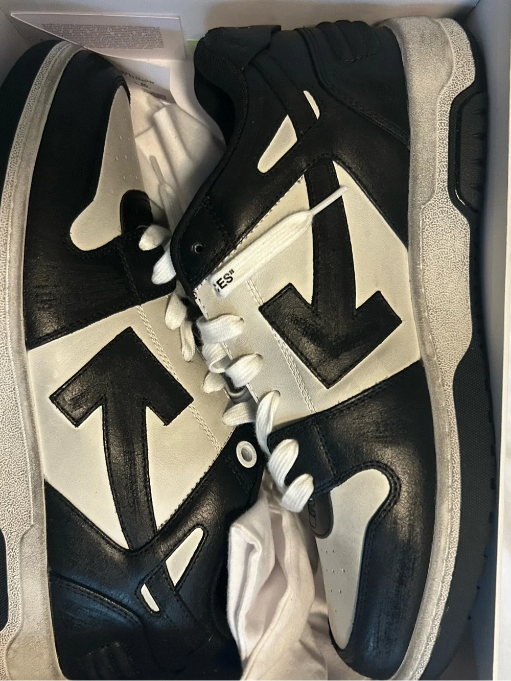 Off-White Black & White Arrow Low-Top Sneakers